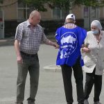 Ко Дню России волонтеры провели акцию «Ленточка-триколор»